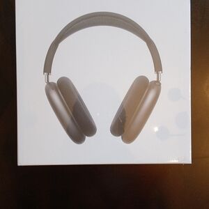 Airpods Max With Smart Charger - Black - Opened Box (New)